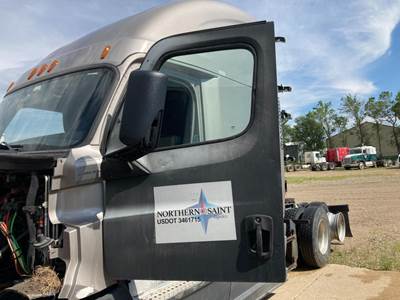 Freightliner Cascadia Front Door Assembly