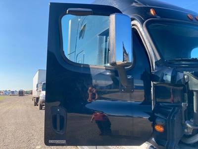 Freightliner Cascadia Front Door Assembly