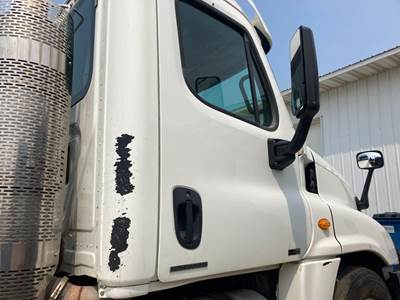 Freightliner Cascadia Front Door Assembly