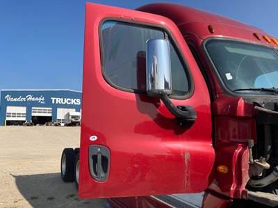 Freightliner Cascadia Front Door Assembly