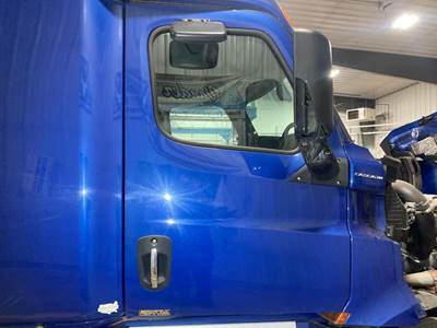Freightliner Cascadia Front Door Assembly
