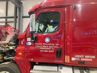 Freightliner Cascadia Front Door Assembly