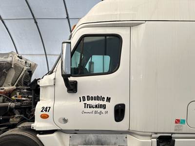 Freightliner Cascadia Front Door Assembly