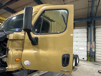 Freightliner Cascadia Front Door Assembly