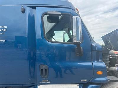 Freightliner Cascadia Front Door Assembly