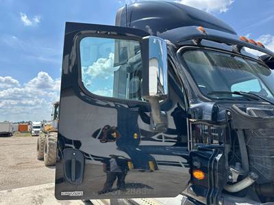 Freightliner Cascadia Front Door Assembly