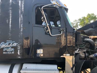 Freightliner Coronado 122 SD Front Door Assembly for a Freightliner 122SD