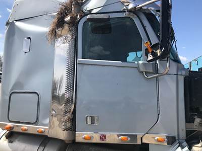 Freightliner Coronado 122 SD Front Door Assembly for a Freightliner 122SD