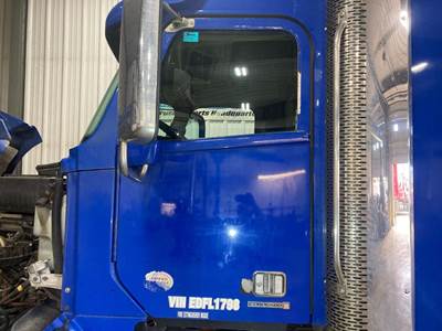 Freightliner Coronado 122 SD Front Door Assembly for a Freightliner 122SD