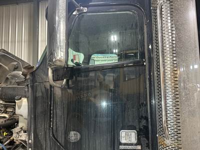 Freightliner Coronado 122 SD Front Door Assembly for a Freightliner 122SD