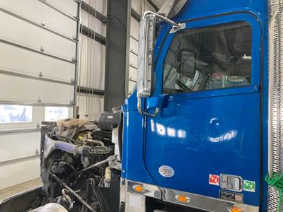 Freightliner Coronado 122 SD Front Door Assembly for a Freightliner 122SD