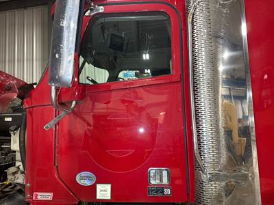 Freightliner Coronado 122 SD Front Door Assembly for a Freightliner 122SD