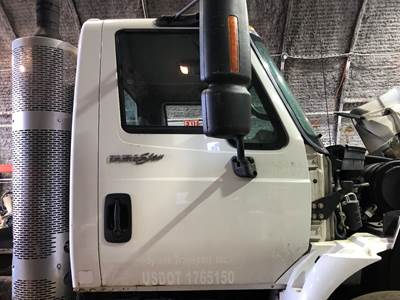 International DuraStar 4400 Front Door Assembly for a International Durastar (4400)