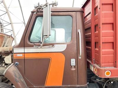 International S1800 Front Door Assembly
