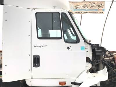 International TranStar 8600 Front Door Assembly for a International Transtar (8600)