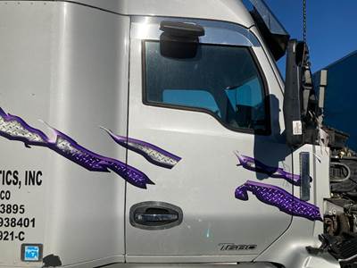 Kenworth T680 Front Door Assembly