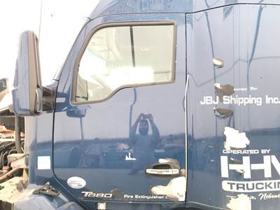 Kenworth T680 Front Door Assembly