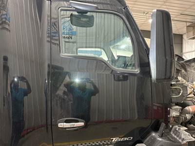 Kenworth T680 Front Door Assembly