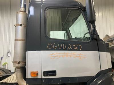 Volvo VNL Front Door Assembly