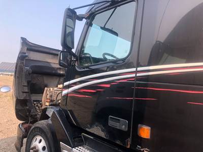 Volvo VNL Front Door Assembly