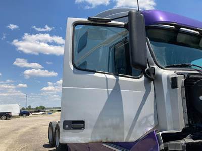 Volvo VNL Front Door Assembly