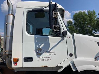 Volvo VNL Front Door Assembly