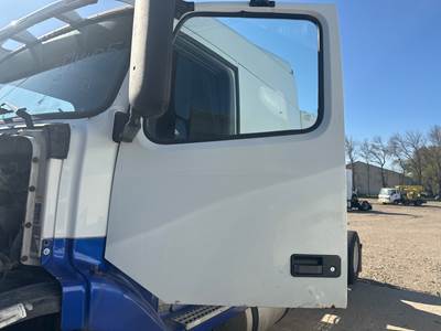 Pair Of Bumper Extension Corners W/ Fog Light Holes For Volvo VNL 2004-2015