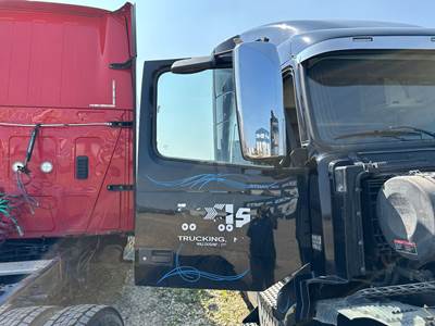 Volvo VNL Front Door Assembly