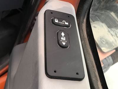 International 7400 Door Electrical Switch