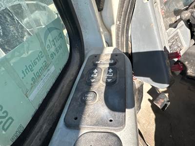 International 7600 Door Electrical Switch