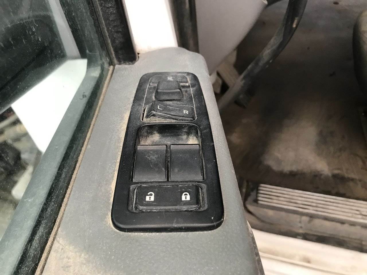 2015 Kenworth T680 Door Electrical Switch For Sale Council Bluffs, IA