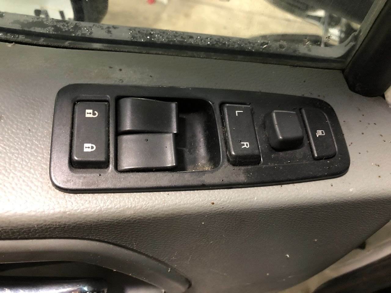 2015 Kenworth T680 Door Electrical Switch For Sale Winimac, IN