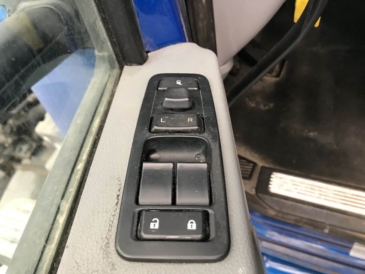 2017 Kenworth T680 Door Electrical Switch For Sale Council Bluffs, IA