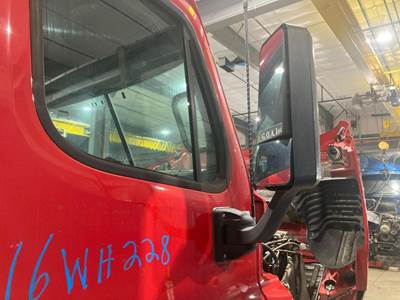 Freightliner Cascadia Door Mirror