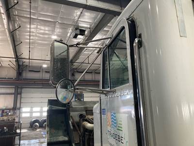 Peterbilt 385 Door Mirror