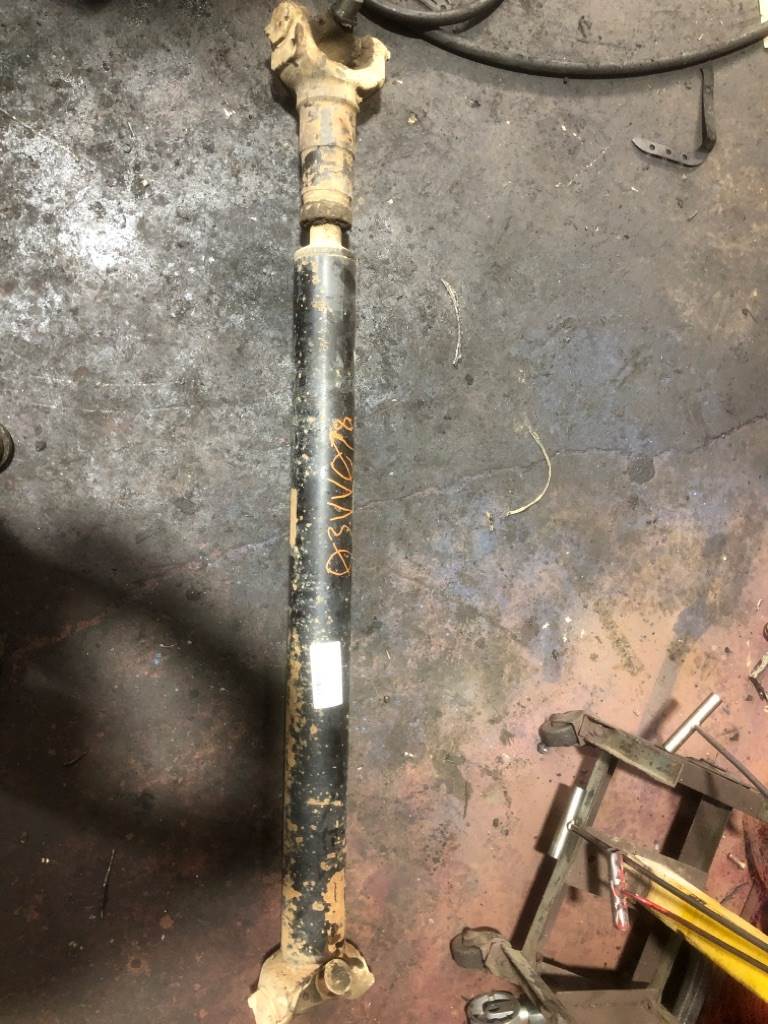 2003 Spicer RDSSPL170 Rear Drive Shaft for a Volvo VNL For Sale Des
