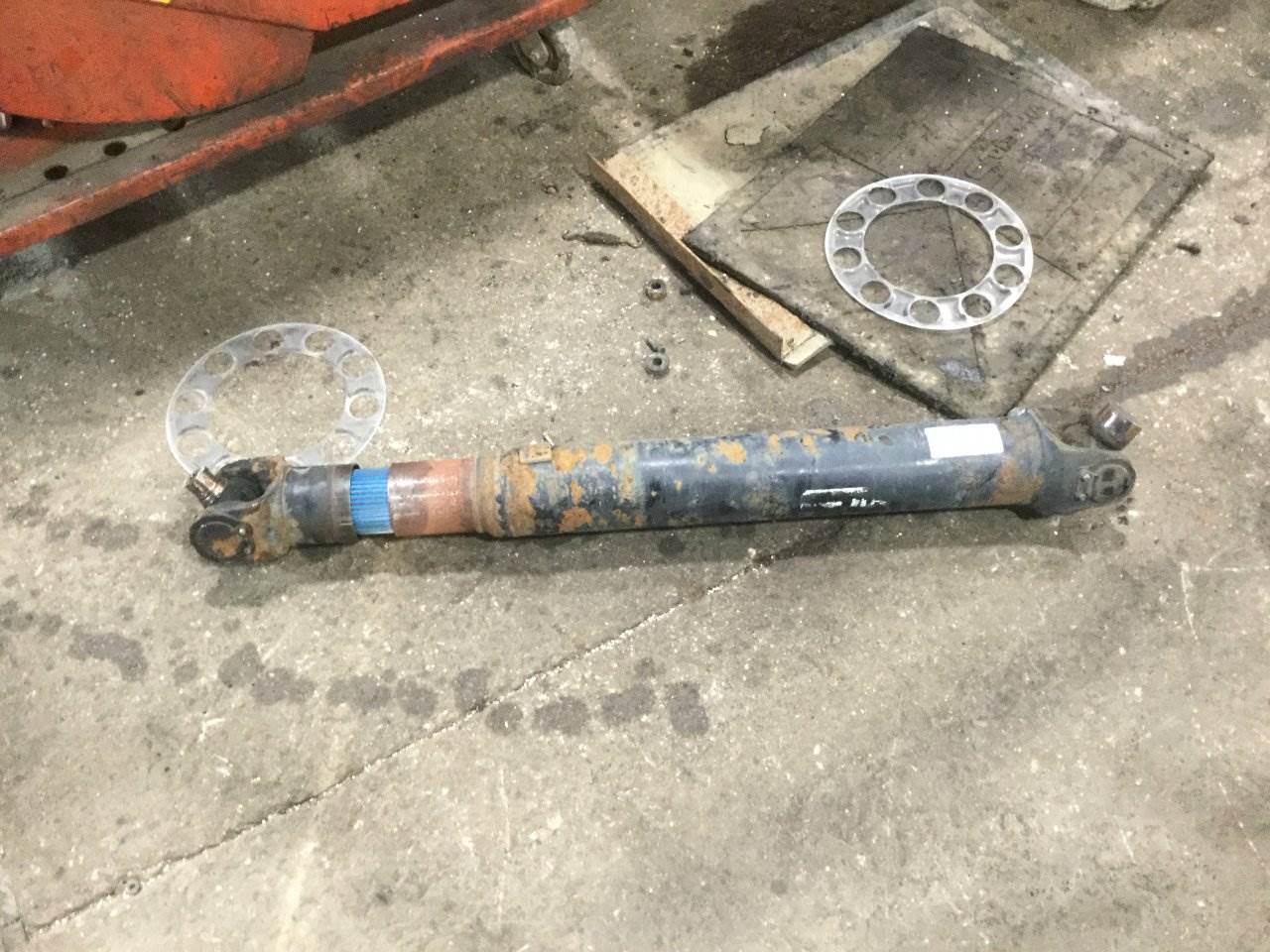 2012 Spicer RDSSPL250 Rear Drive Shaft for a Kenworth T660 For Sale