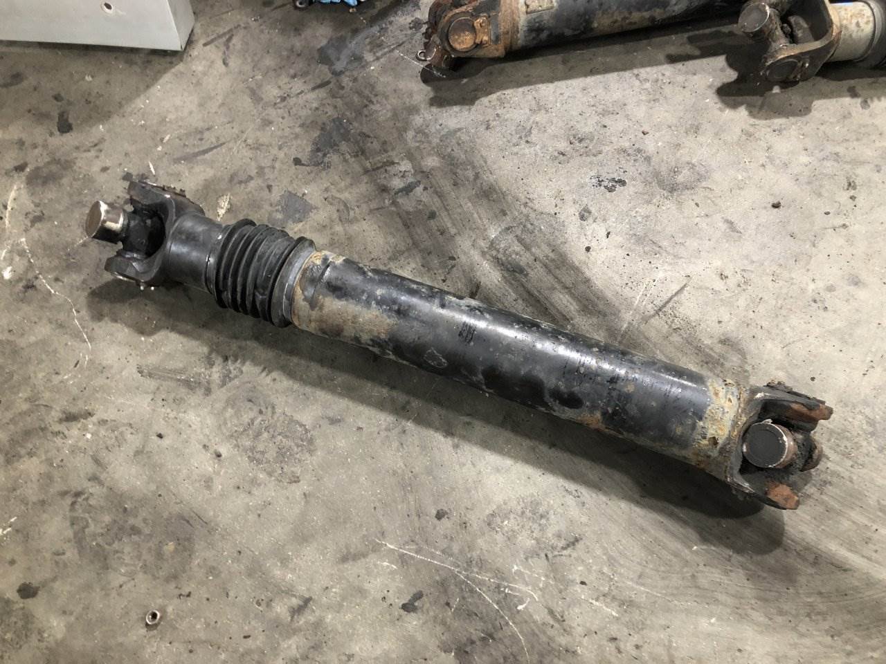 2016 Spicer RDSSPL250 Rear Drive Shaft for a International Prostar For