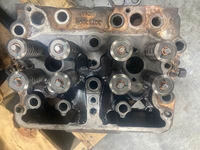 Cummins N14 CELECT PLUS Engine Head Assembly for a Kenworth T800