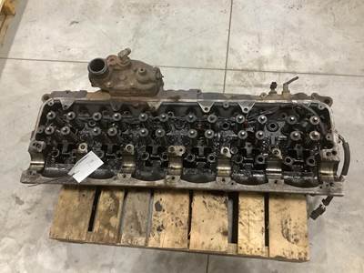 Detroit Series 60 14.0L Engine Head Assembly for a Freightliner C120 Century