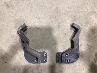 Caterpillar 3126 Engine Mount for a Ford F750