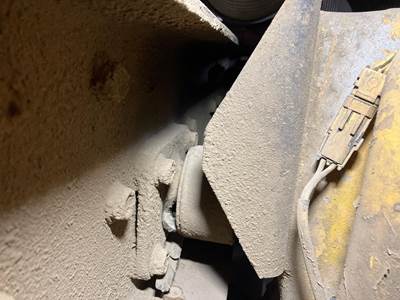 Caterpillar 3406B Engine Mount for a International 9300