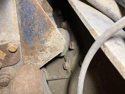 Caterpillar 3406B Engine Mount for a International 9300