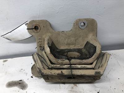 Caterpillar 3406C Engine Mount for a Kenworth W900L
