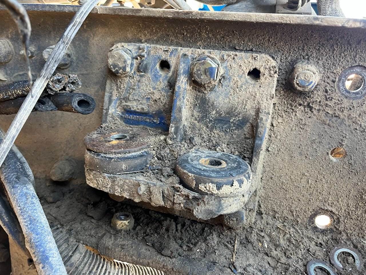 1996 Caterpillar 3406E Engine Mount for a Peterbilt 378 For Sale