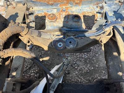 Caterpillar 3406E Engine Mount for a Peterbilt 378