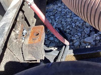 Caterpillar 3406E Engine Mount for a Kenworth W900L