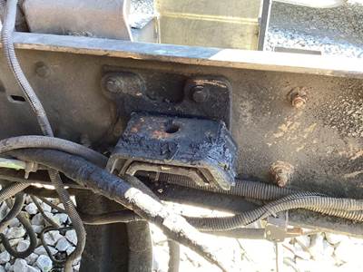 Caterpillar 3406E Engine Mount for a Kenworth W900L