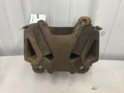 Caterpillar C13 Engine Mount for a Peterbilt 387