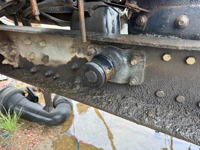 Cummins Big Cam IV Engine Mount for a Ford LTL9000